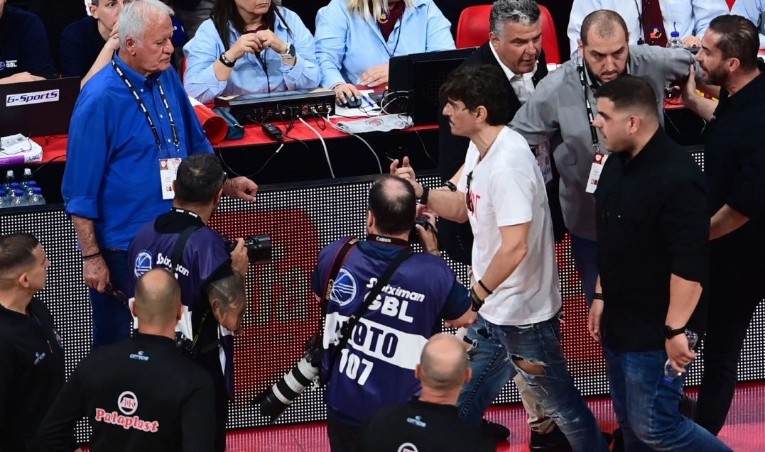 Aναβολή του αγώνα της Τετάρτης στο ΟΑΚΑ – Μηδενική ανοχή από την κυβέρνηση μετά το χάος στο ΣΕΦ, ανακοινώσεις από Μαρινάκη