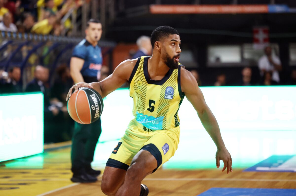 Ο Ντε Τζούλιους συνεχίζει στην Ισπανία με τη φανέλα της Μούρθια