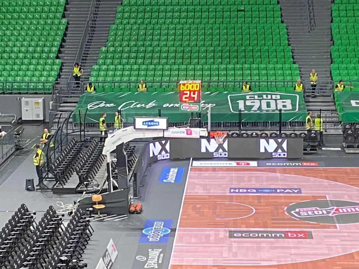 Με προστατευτικό plexiglass ο πάγκος του Ολυμπιακού στο ΟΑΚΑ για το Game 3