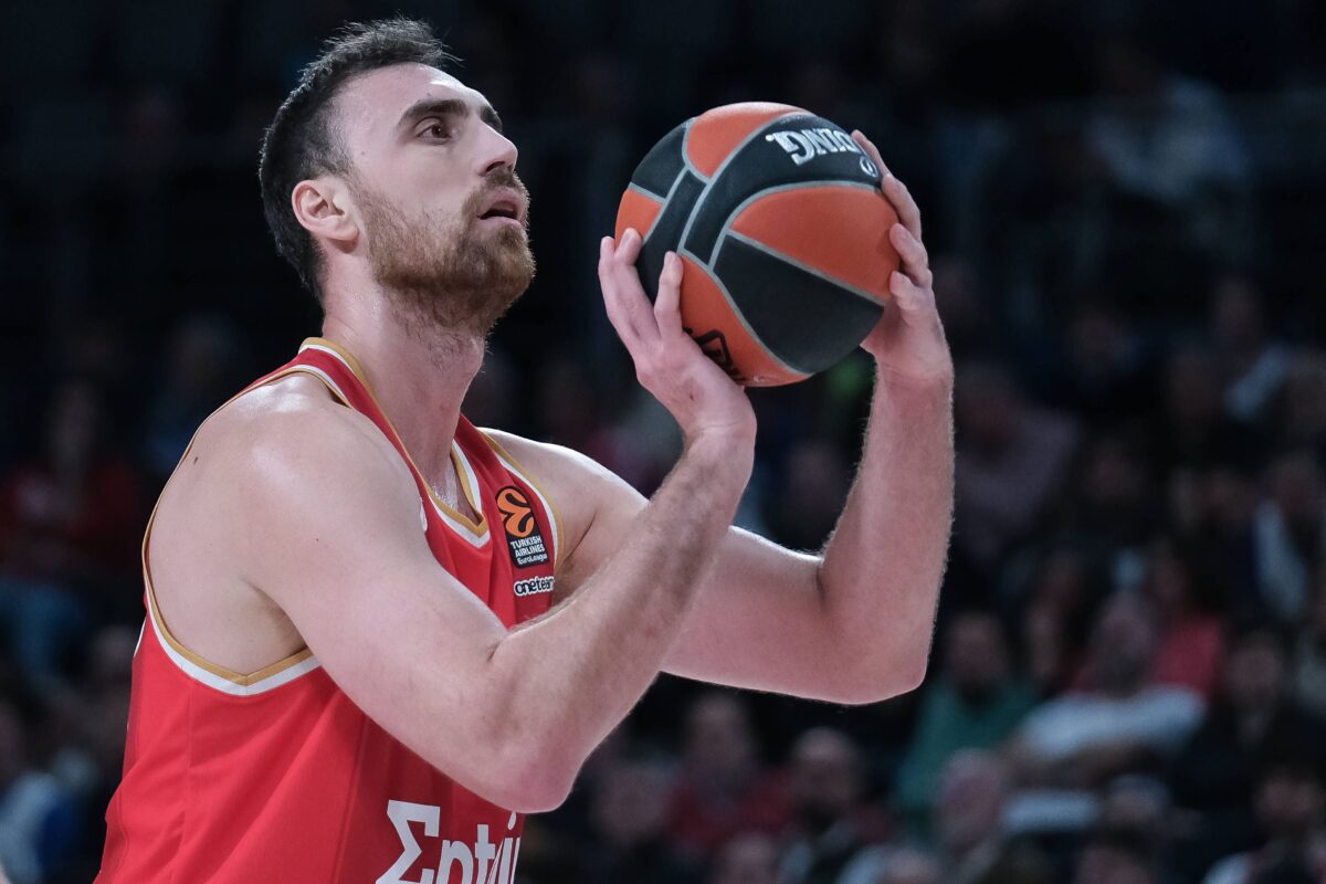 «Πέραν του Γκούντουριτς και ο Μιλουτίνοφ στο στόχαστρο της Αρμάνι Μιλάνο»