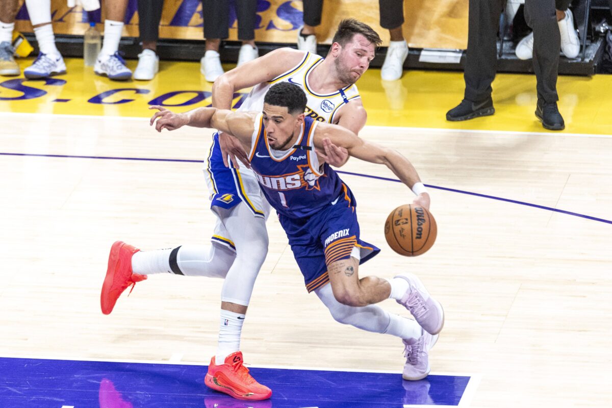 Ο Ντέβιν Μπούκερ και ο «νέος» βασικός point guard των Σανς