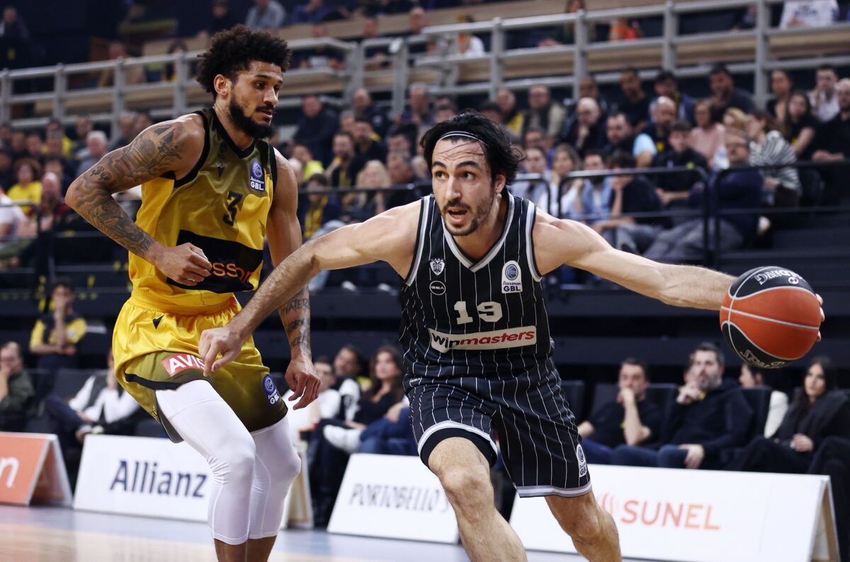 Η ΑΕΚ έδωσε τα χέρια με τον Κατσίβελη