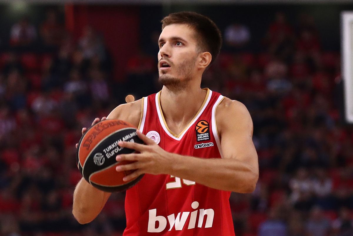 Τον Πετρούσεφ όχι απλώς τον κρατάς – τον ανανεώνεις