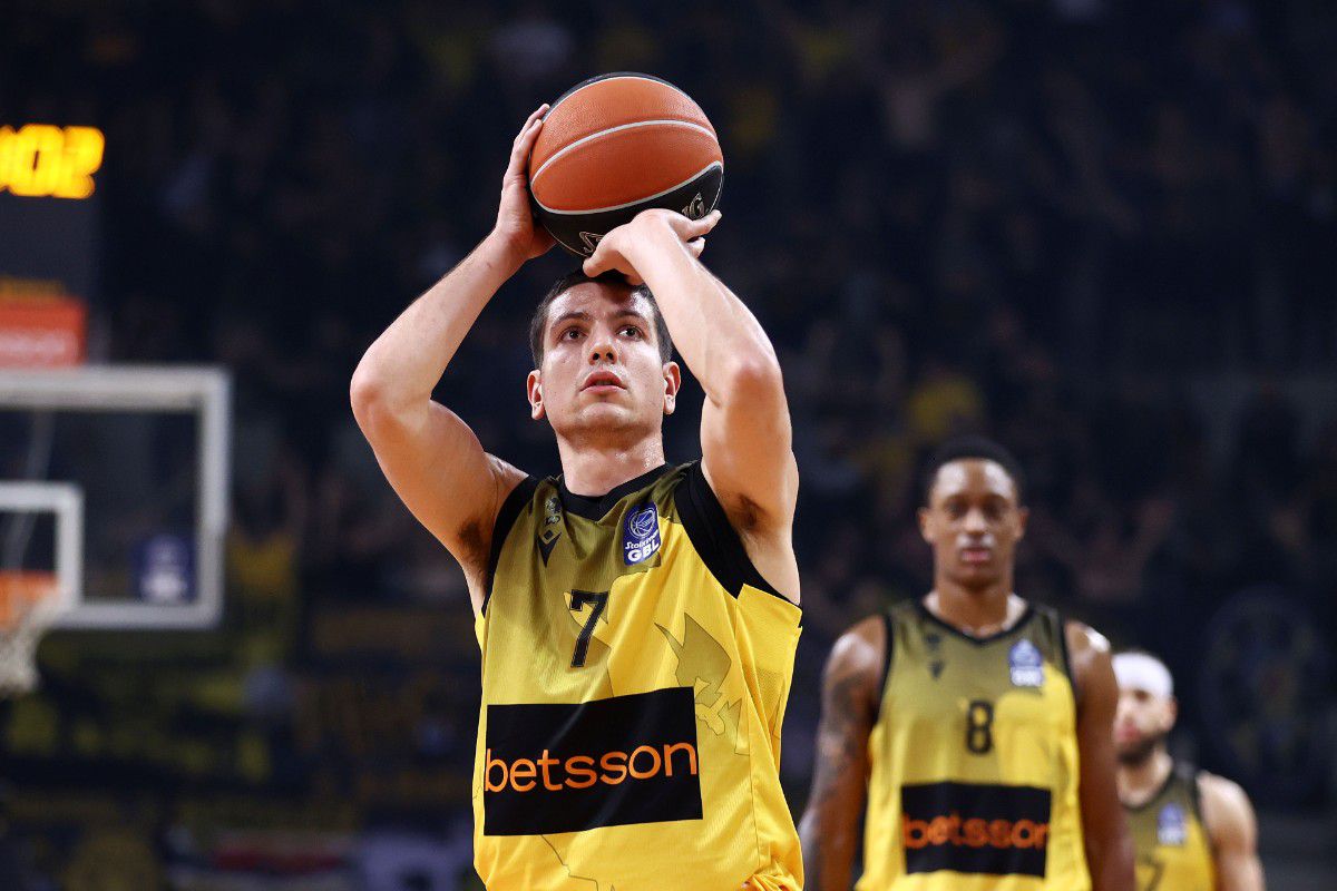 Για άλλα τρία χρόνια στην ΑΕΚ ο Δημήτρης Φλιώνης