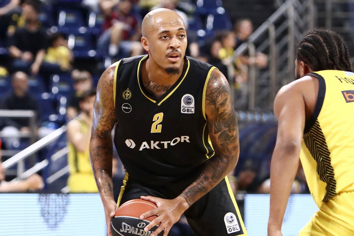 Ο Κάμερον Ρέινολντς συνεχίζει την καριέρα του στο Μαρούσι