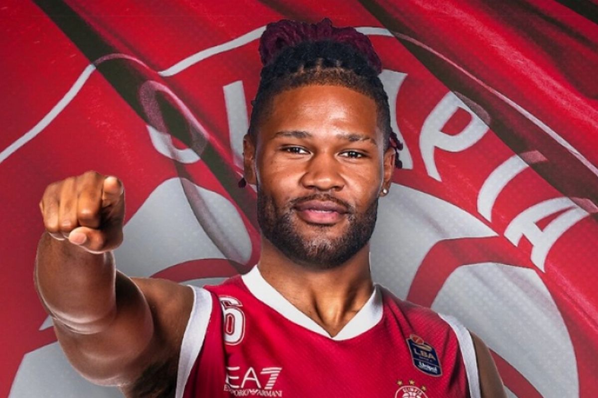 Η Αρμάνι Μιλάνο ενισχύεται με τον Ντέβιν Μπούκερ