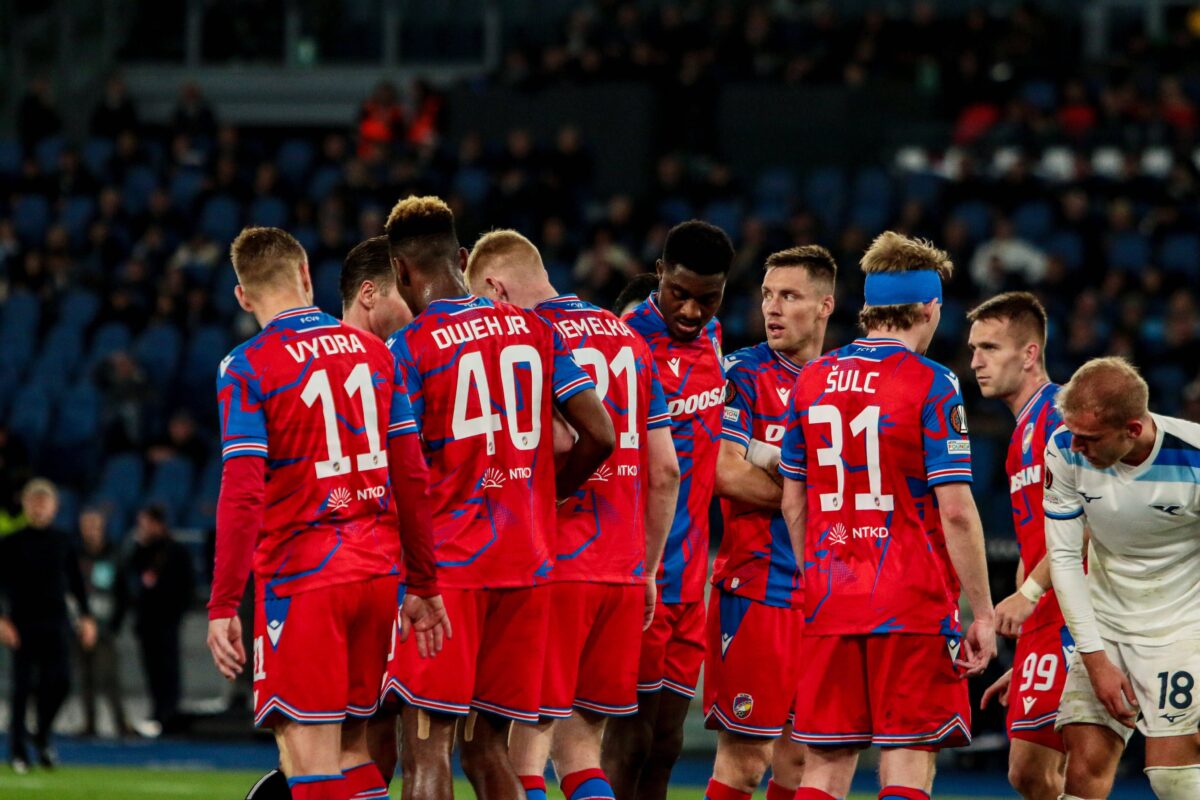 Παίκτες της Βικτόρια Πλζεν