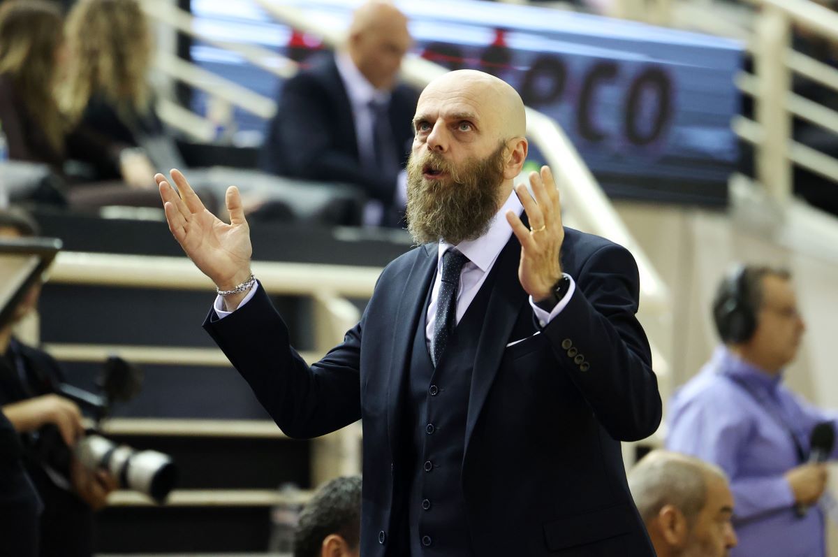 Κορυφαίος Προπονητής της GBL ο Μάσιμο Καντσελιέρι