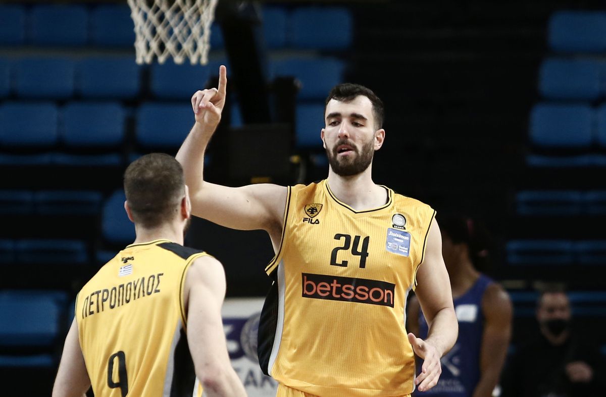 Κουζέλογλου: «Ο Παναθηναϊκός τεράστια πρόκληση – Ήρωάς μου ο Βαρυτιμιάδης»