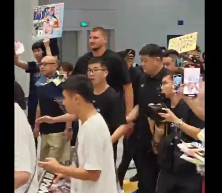 Φρενίτιδα με Γιόκιτς στην Κίνα: Πάτησε αεροδρόμιο και προκάλεσε αμέσως υστερία (vid)