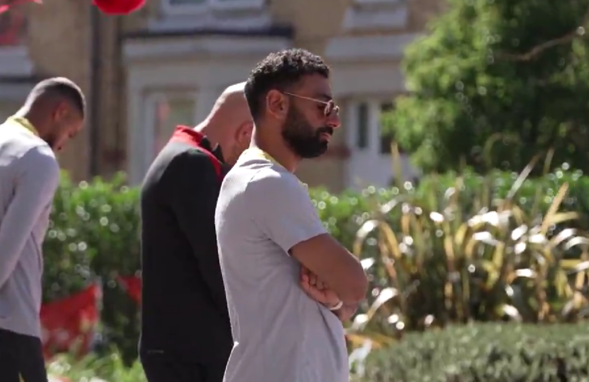 Συντετριμμένος ο Σαλάχ άφησε λουλούδι έξω από το Άφνιλντ για τον Ζότα – Η αδερφική αγκαλιά των Φαν Ντάικ και Άλισον (vid)