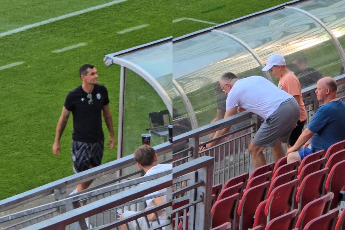 Αυστριακός διέσχισε το μισό γήπεδο για να φωτογραφηθεί με τον Λόβρεν (vid)