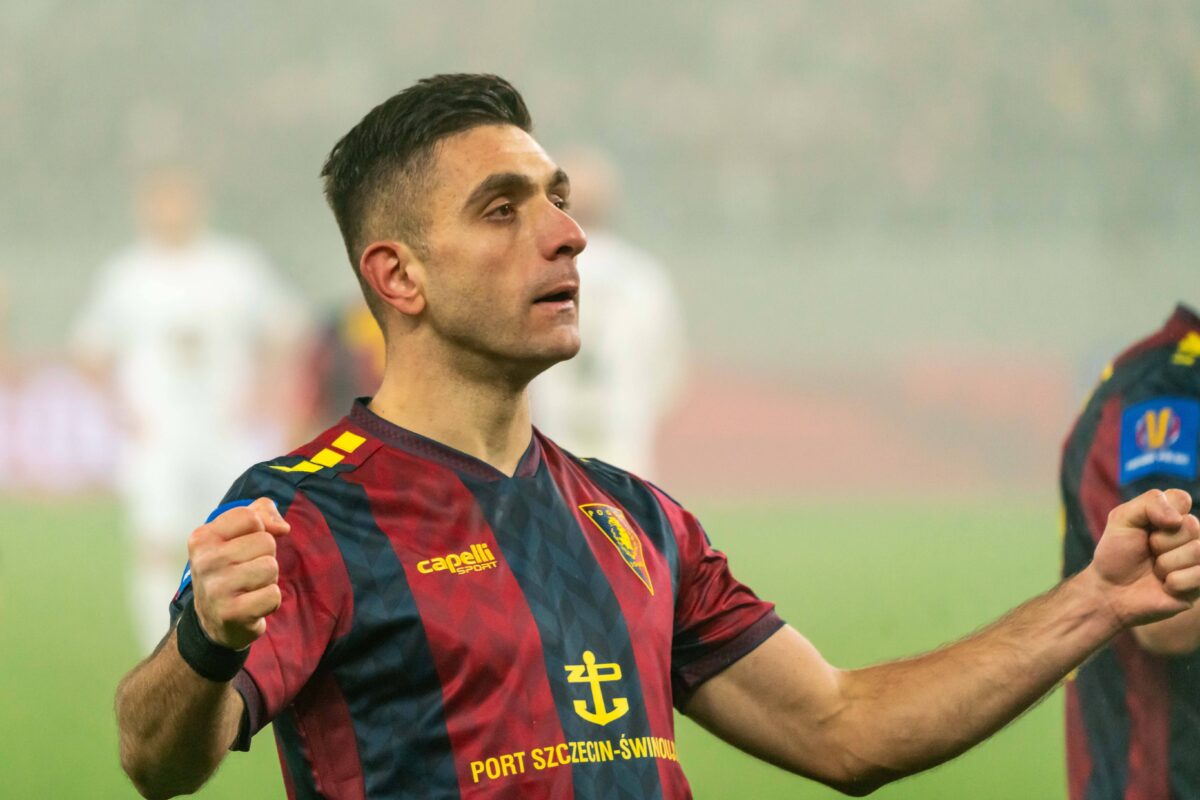 Ο Ευθύμης Κουλούρης πανηγυρίζει με την Πογκόν