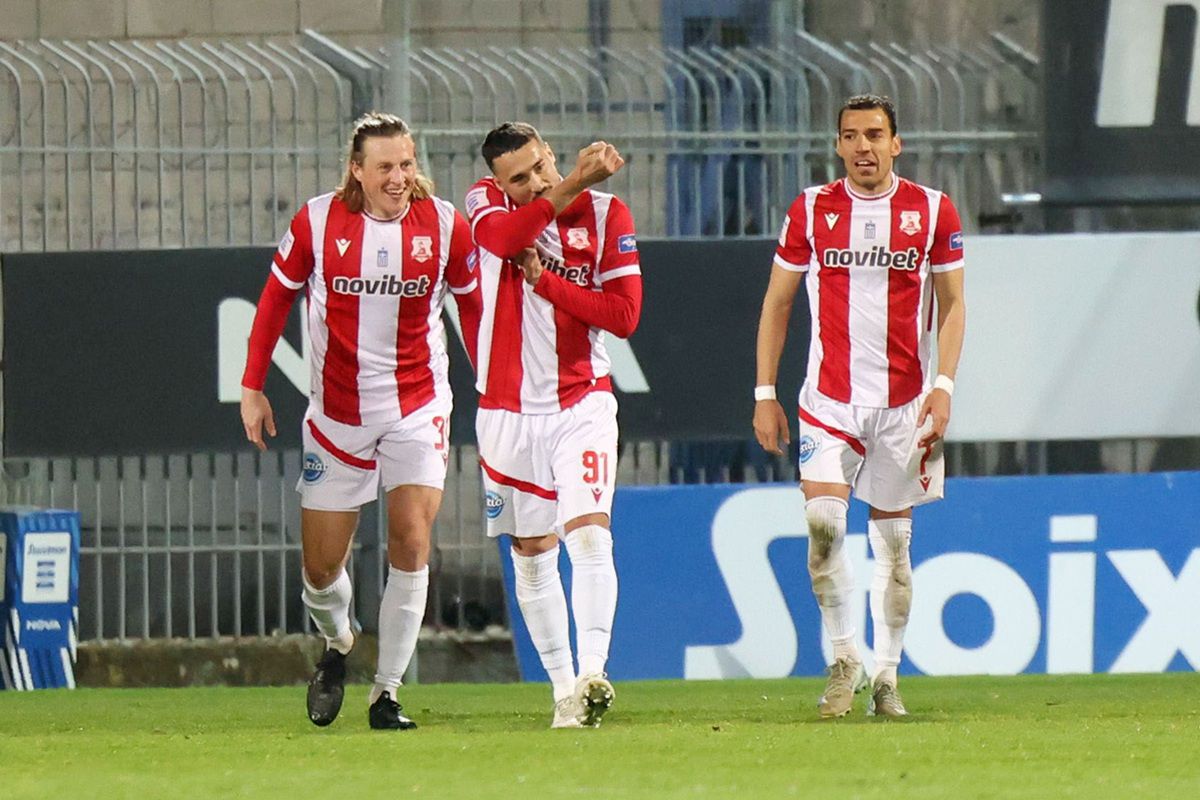 Ο Πανσερραϊκός ζυγίζει τα δεδομένα για μεταγραφές και αποχωρήσεις