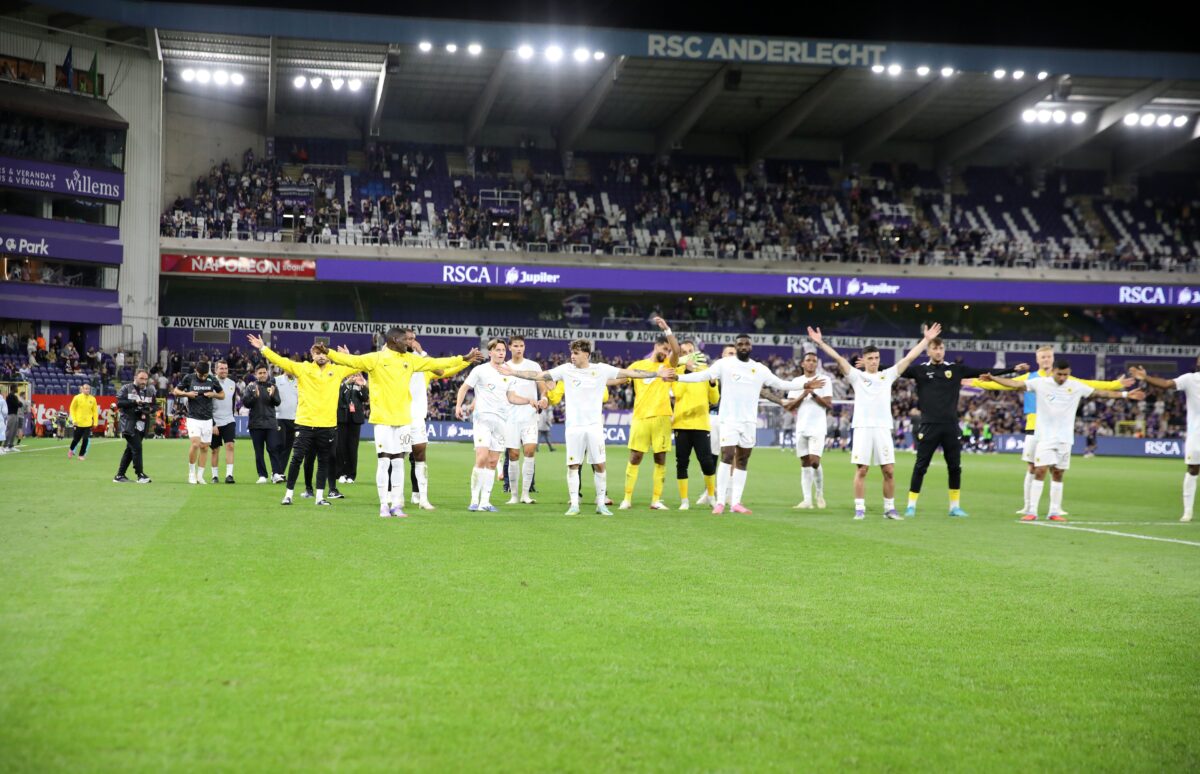 Η ΑΕΚ πέτυχε να παίζει την (ευρωπαϊκή) ζωή της, σε μια νίκη με μισό γκολ, μέσα στο σπίτι της