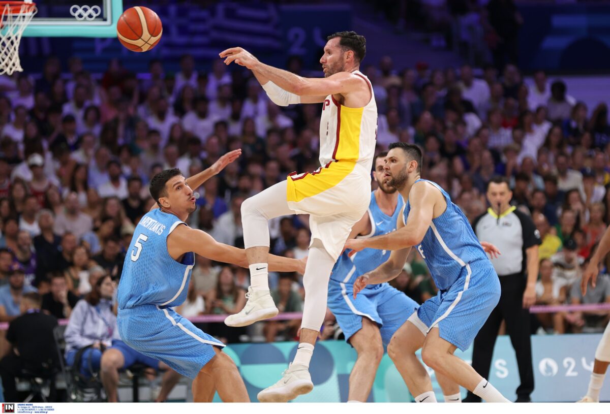 Γεωργία – Ελλάδα: Ο Ρούντι Φερνάντεθ «υποκλίνεται» στην Εθνική του Σπανούλη