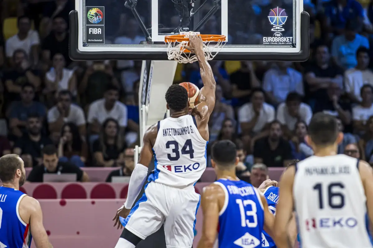 Τα… όργια του Γιάννη Αντετοκούνμπο στο πρώτο ημίχρονο με την Ιταλία! (vid)