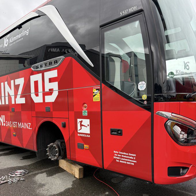 Επίθεση στο πούλμαν καταγγέλλει η Μάιντς