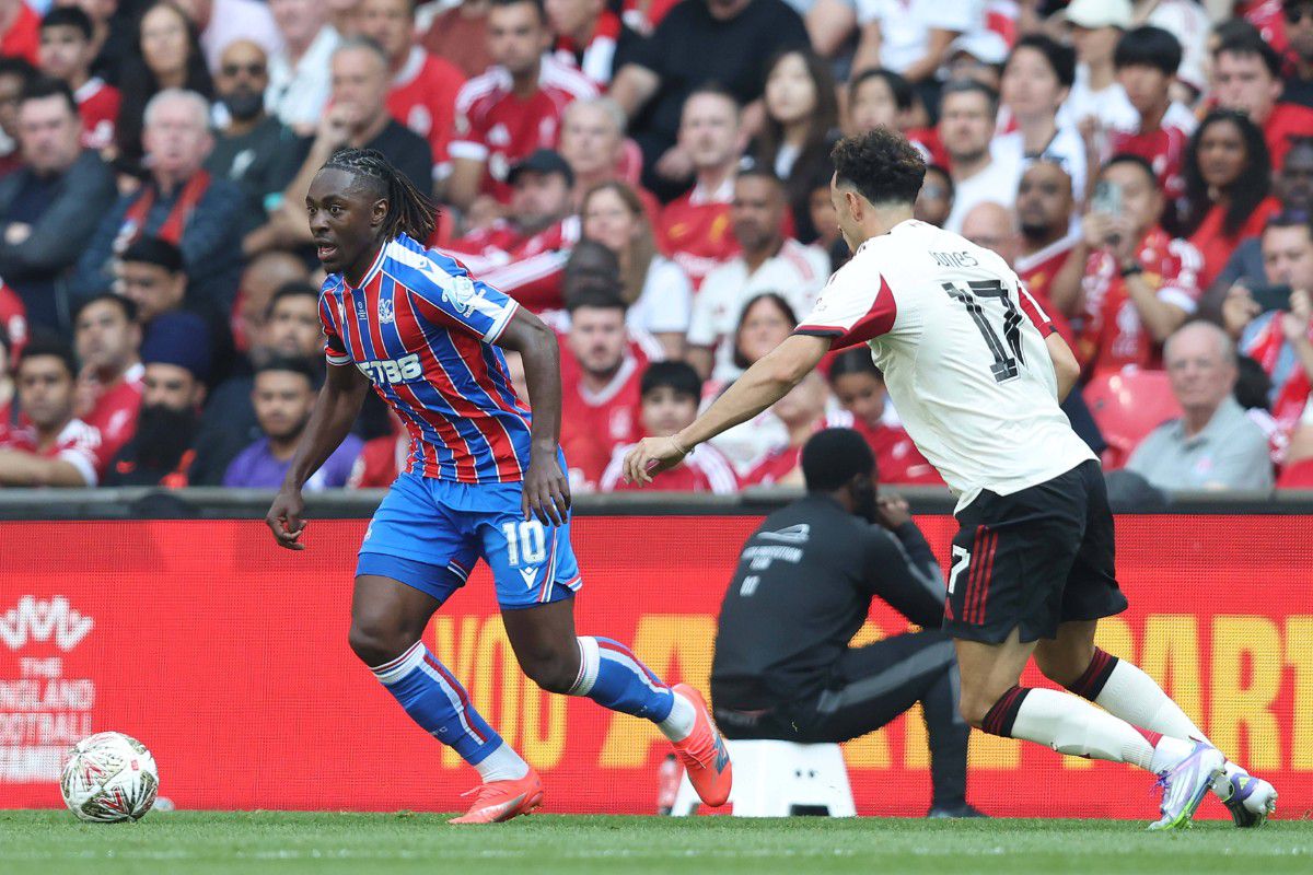 Η Άρσεναλ έκλεισε τον Έζε που βρισκόταν κοντά στην Τότεναμ