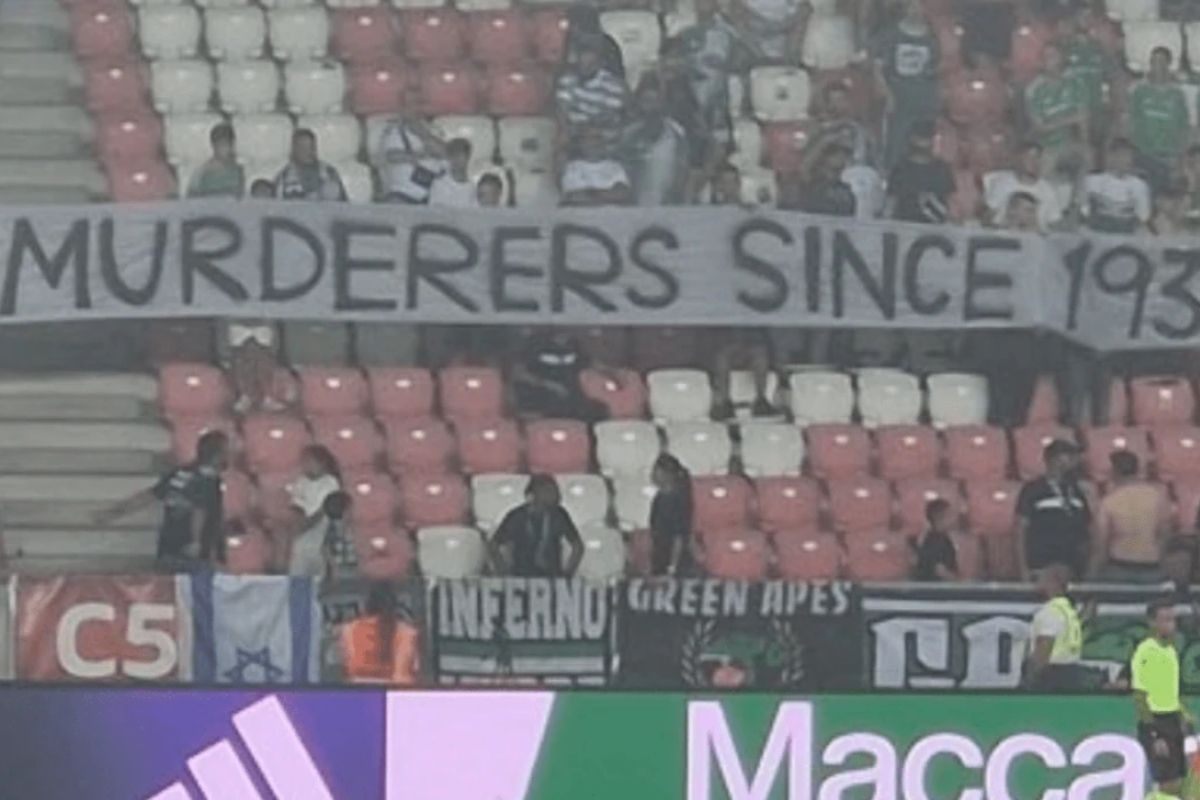 Ένα πανό στην Πολωνία προκάλεσε… σάλο: «Δολοφόνοι από το 1939»