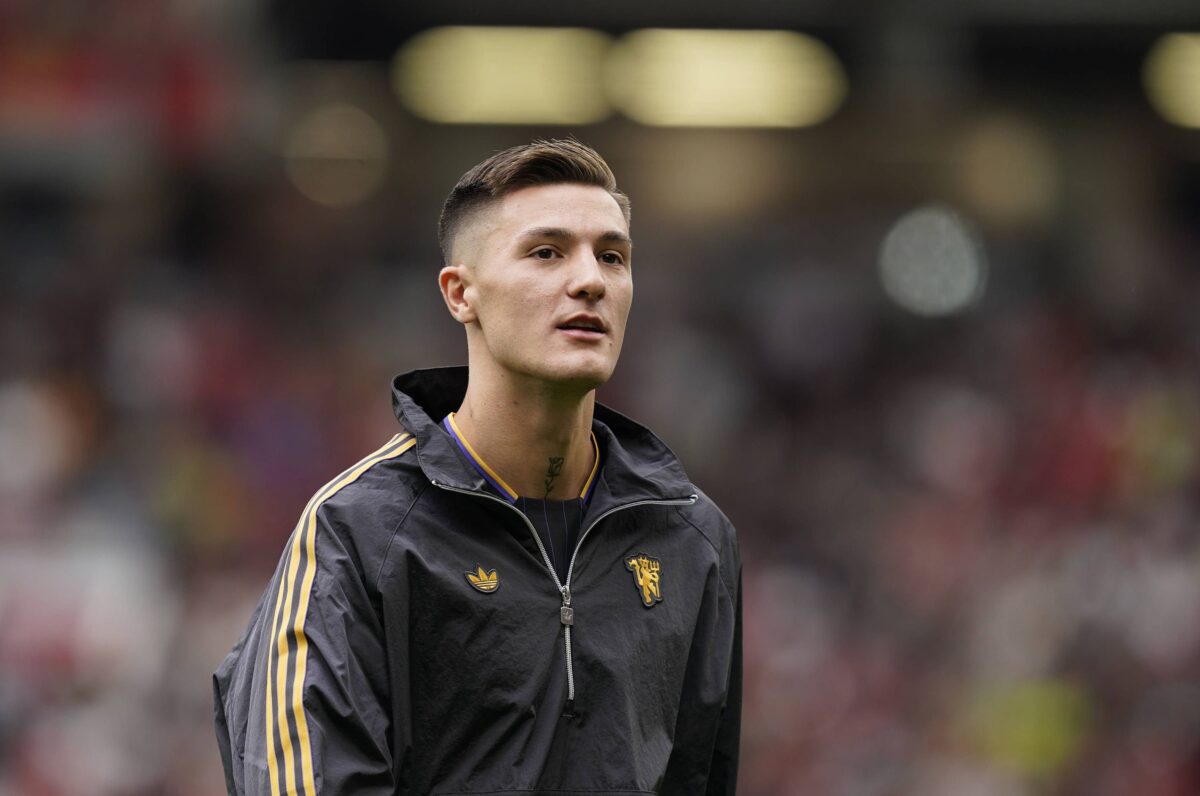 Ο Μπερμπάτοφ προειδοποιεί τη Μάντσεστερ Γιουνάιτεντ για τον Σέσκο