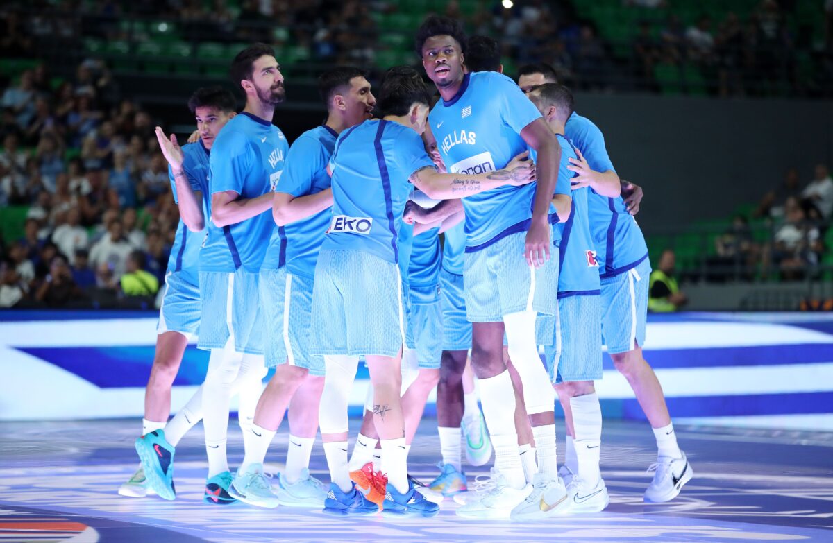 Είσοδος με Final Countdown και… ΛΕΞ για την Εθνική στο «Σπ. Κυπριανού»