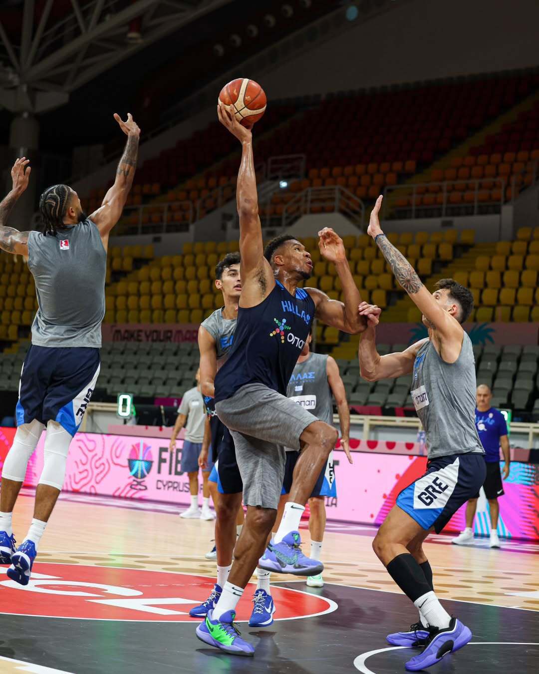 Στιγμές απο την πρώτη προπόνηση της Εθνικής στην Κύπρο