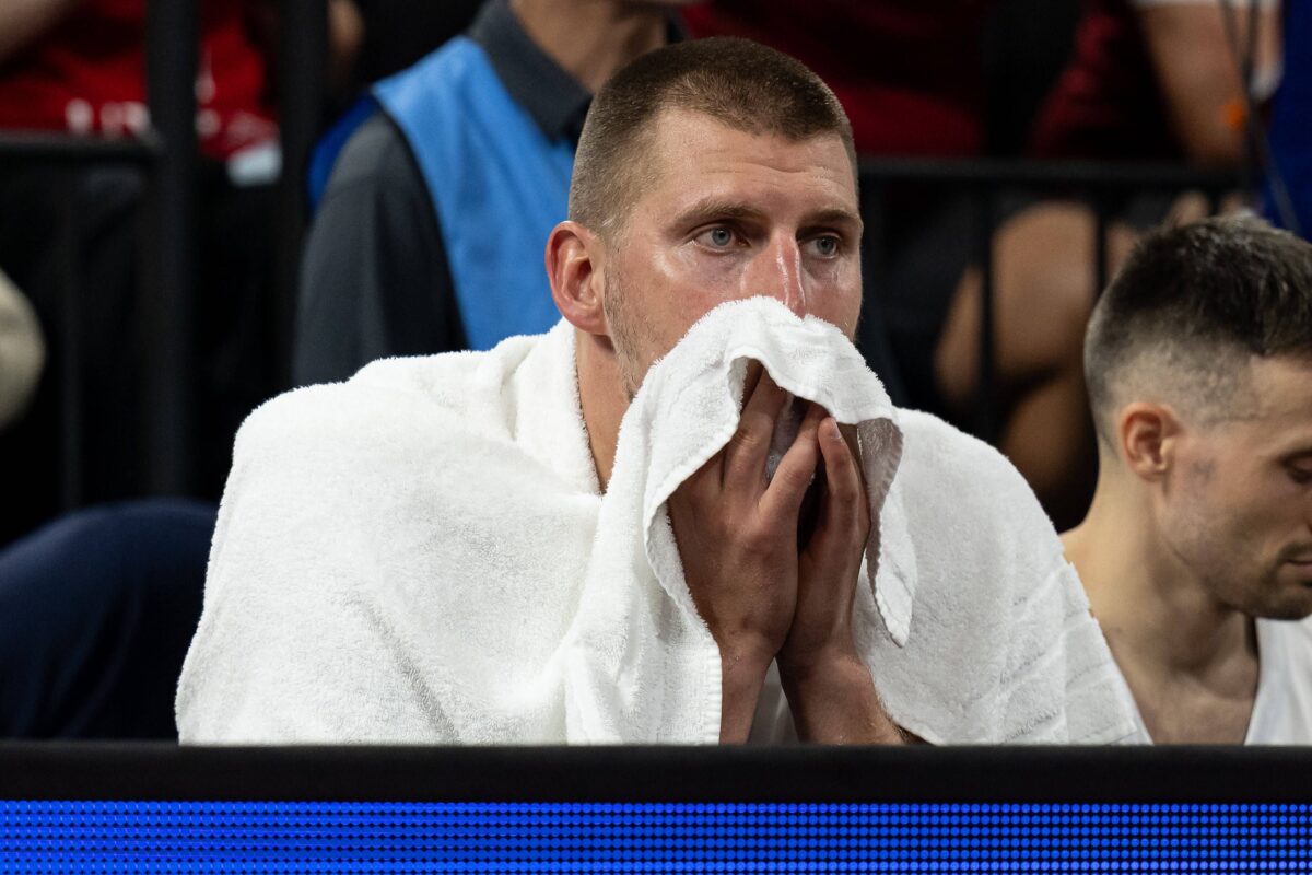 Οι οπαδοί του Γιόκιτς τρελάθηκαν: «Μέχρι και τα άλογά σου μας το είπαν…» – Το επικό πανό που έγινε viral στο ματς Γερμανία – Σερβία (pic)