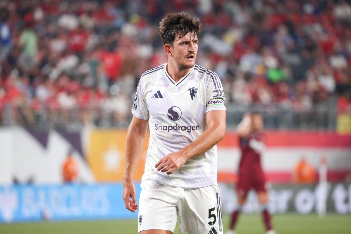 Η Μάντσεστερ Γιουνάιτεντ απέρριψε προσφορές από πέντε συλλόγους για τον Χάρι Μαγκουάιρ