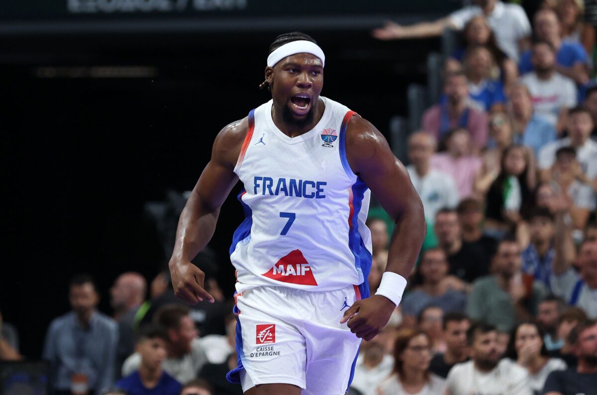 Γιαμπουσελέ: «Όλοι οι παίκτες μας είναι απίστευτοι, φοβερή η ατμόσφαιρα στο ΟΑΚΑ» (vid)