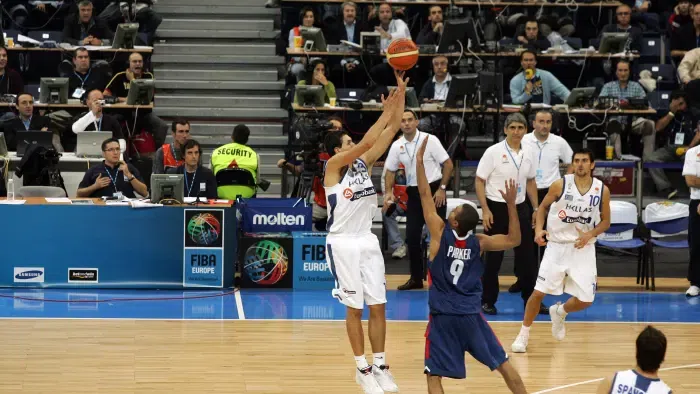 Η FIBA θυμήθηκε το μεγάλο τρίποντο του Διαμαντίδη στον ημιτελικό του Ευρωμπάσκετ 2005 απέναντι στην Γαλλία