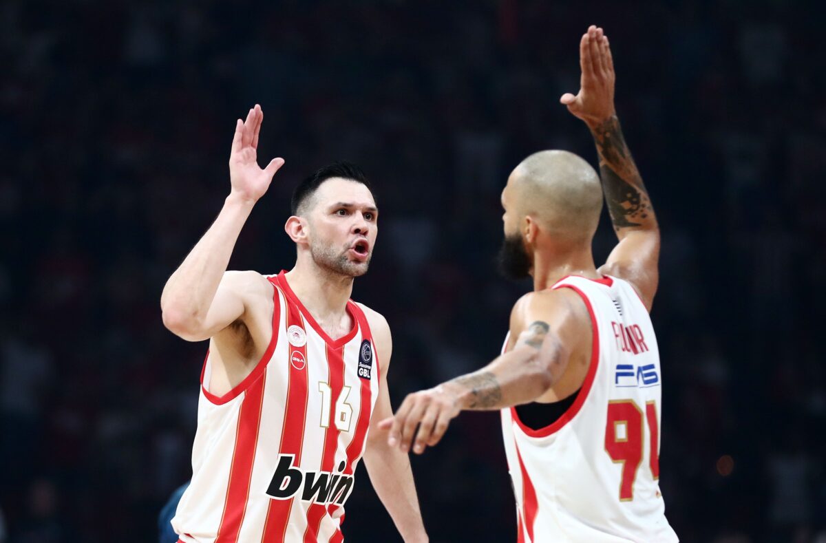 Ο Φουρνιέ απάντησε σε post της FIBA για τον… ενδεχομένως νέο πανηγυρισμό του Παπανικολάου
