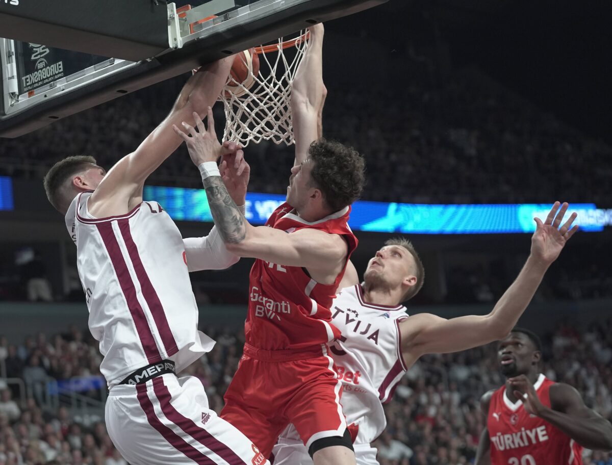 Με Οσμάν και Μιλουτίνοφ οι καλύτερες φάσεις απο την πρεμιέρα του Eurobasket 2025 (vid)