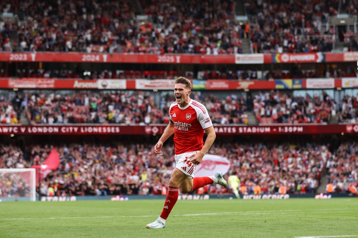 Πάρτι στο «Έμιρεϊτς» για την Άρσεναλ με καλεσμένη την Λιντς