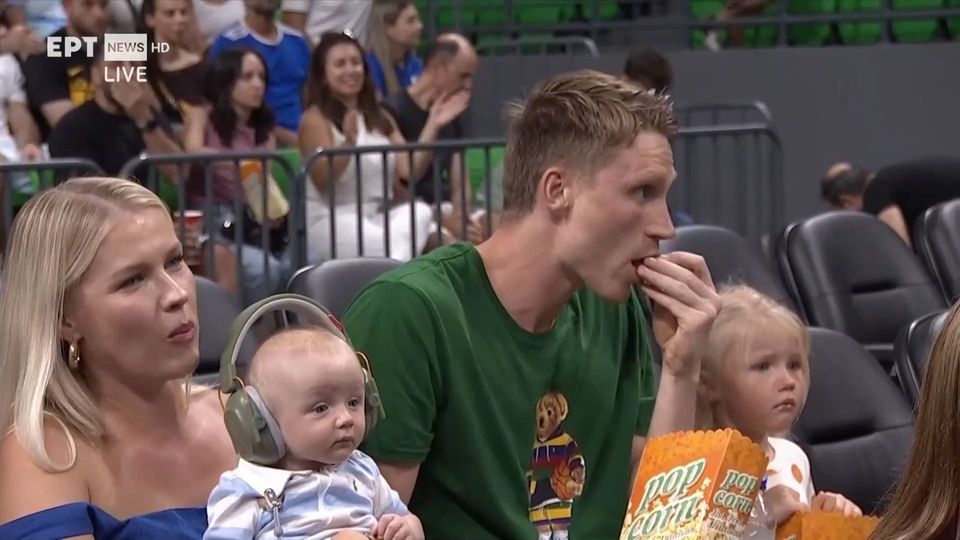 Παρών στο Ελλάδα – Λετονία ο Γκριγκόνις με την οικογένειά του (vid)