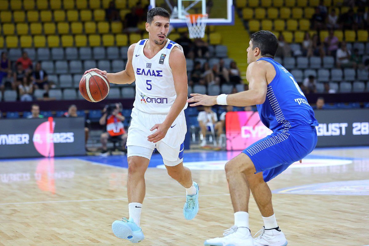 Σφίξιμο στη μέση ο Λαρεντζάκης, δεν θα παίξει στο β’ μέρος με το Ισραήλ