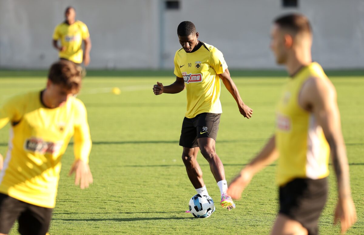 Με Ζίνι και Γιόβιτς η τελευταία προπόνηση της ΑΕΚ πριν από την Άντερλεχτ