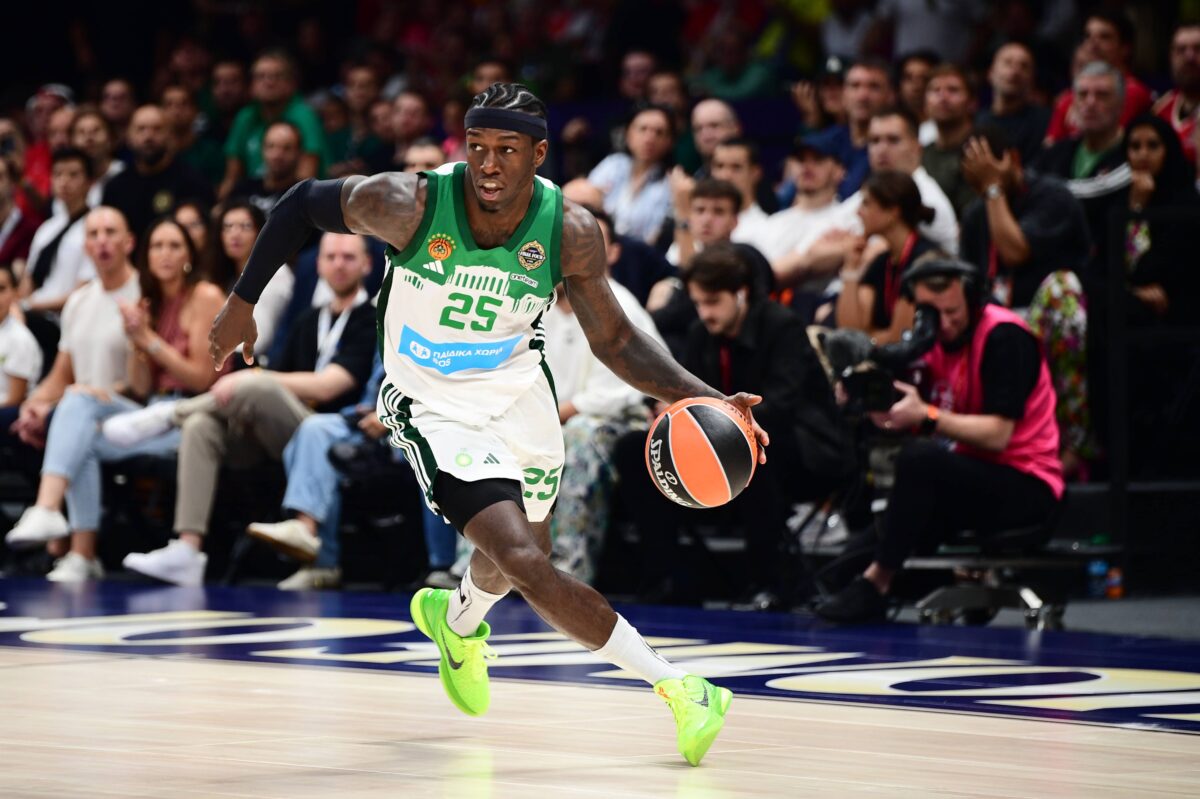 «Ζεσταίνεται» για τη νέα σεζόν ο Κέντρικ Ναν (vid)