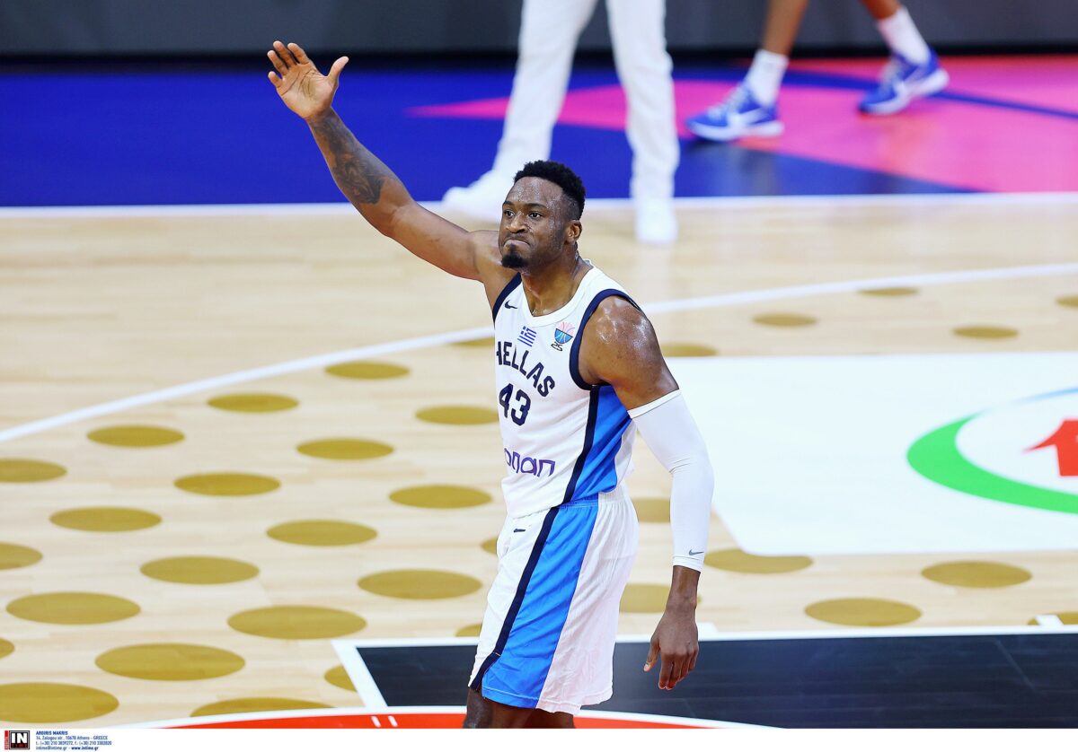 Η εντυπωσιακή φάση του Θανάση Αντετοκούνμπο (vid)