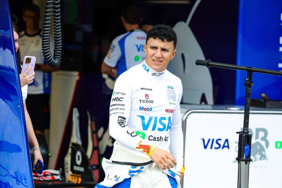 Ο Χατζάρ διέψευσε ότι υπέγραψε με τη Red Bull για του χρόνου