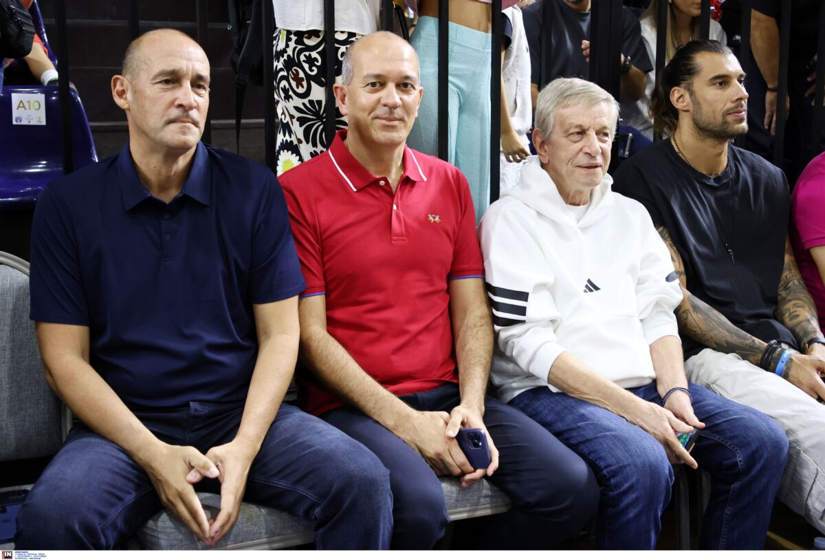 Παρόντες οι αδερφοί Αγγελόπουλοι, ο Πρίντεζης και ο Σκινδήλιας στο Ολυμπιακός – Προμηθέας (vid)
