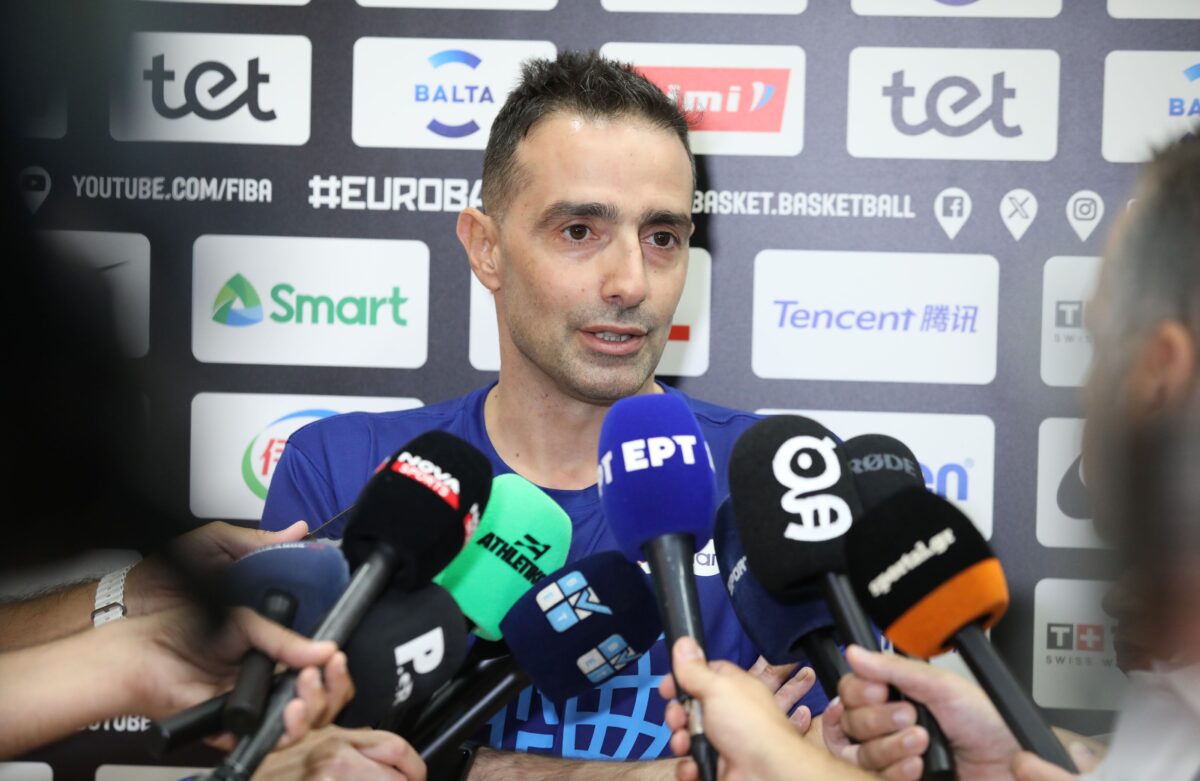 Χαραλαμπίδης: «Σημαντικό το ότι στα αποδυτήρια, μετά τον αγώνα, δεν πανηγύριζε κανείς» (vid)