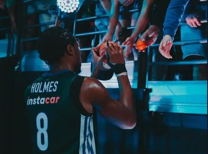 Ο Ρισόν Χολμς αποθέωσε τον κόσμο του Παναθηναϊκού AKTOR: «Ευγνώμων που μπορώ να παίξω σε αυτόν τον σύλλογο» (pic)