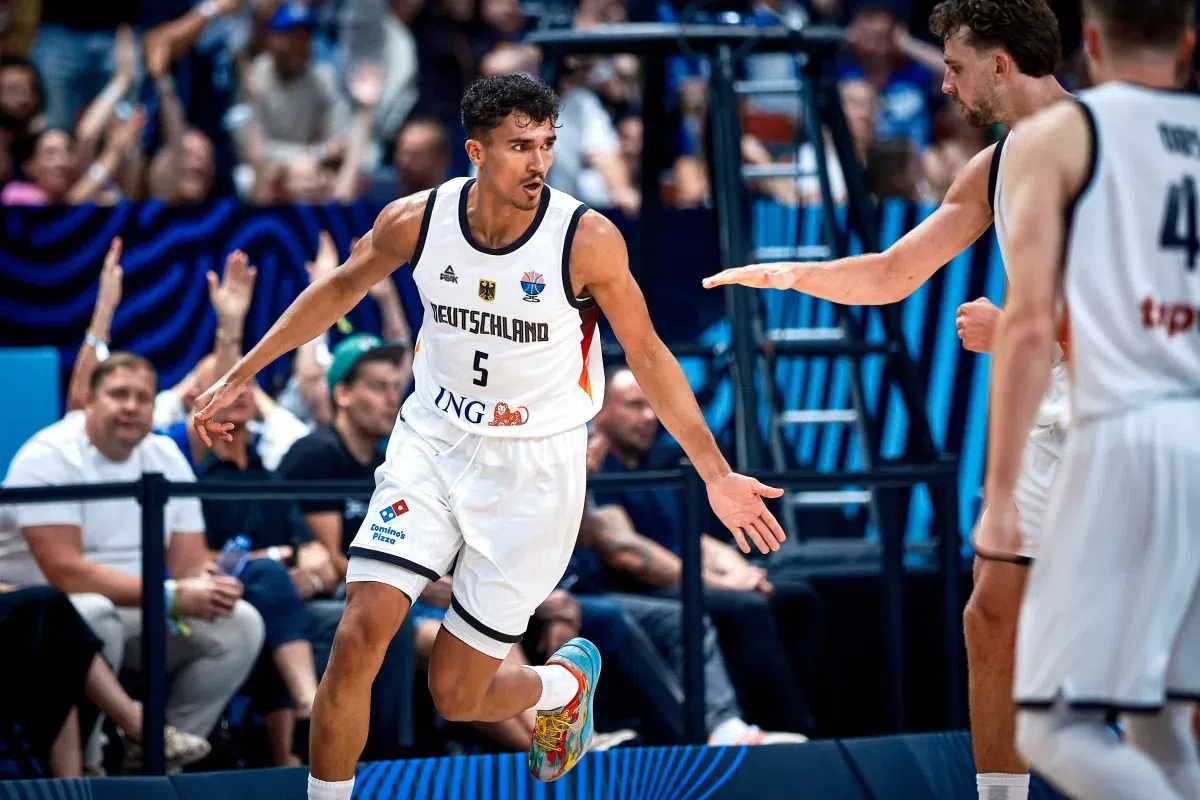 Γερμανία – Σλοβενία: Απίστευτο buzzer beater του Τρίσταν Ντα Σίλβα από το κέντρο! (vid)