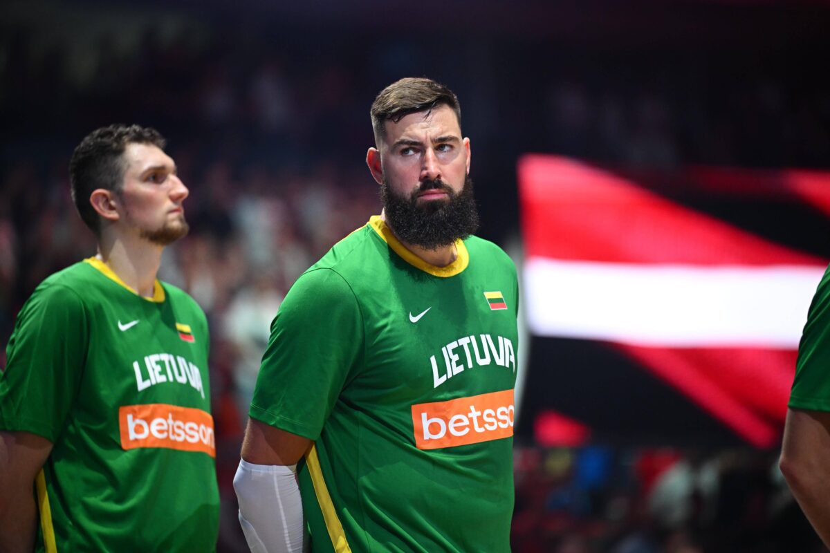 Βαλαντσιούνας: «Είναι… μυστικό το πώς θα αντιμετωπίσουμε τον Γιάννη, δύναμή μας η ομαδικότητα» (vid)