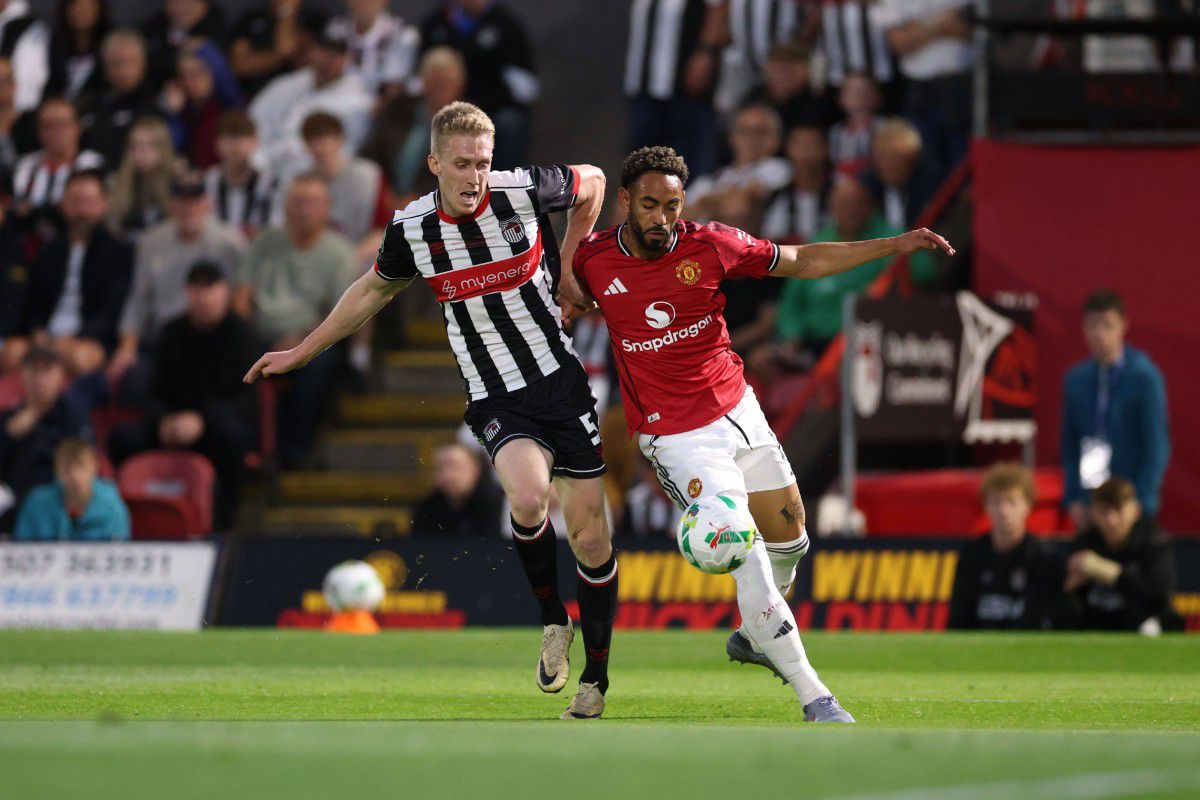 Η EFL τιμώρησε την Γκρίμσμπι επειδή παίκτης της αγωνίστηκε παράτυπα κόντρα στη Μάντσεστερ Γιουνάιτεντ