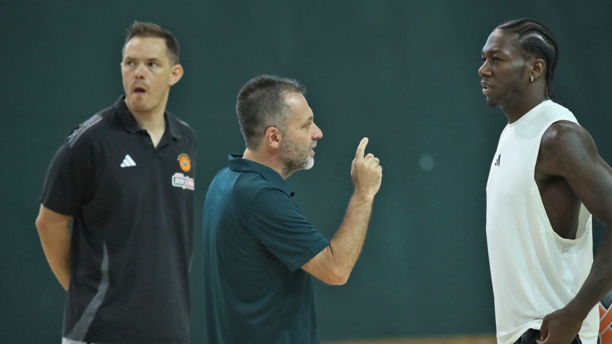 Σερέλης: «Δεν είναι φυσιολογική προετοιμασία, θα χρειαστούν όλοι μέσα στη σεζόν» (vid)