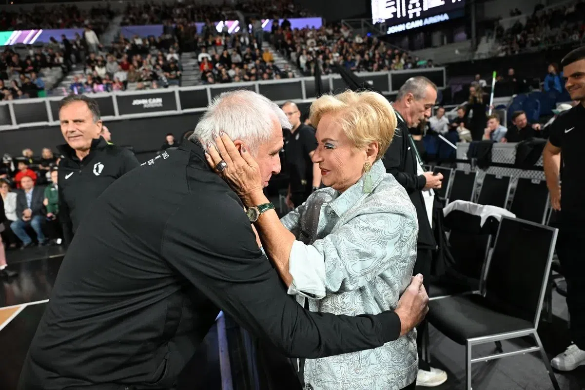Η συγκίνηση του Ομπράντοβιτς όταν είδε την σύζυγο του αείμνηστου, Παύλου Γιαννακόπουλου στην John Cain Arena (pics)
