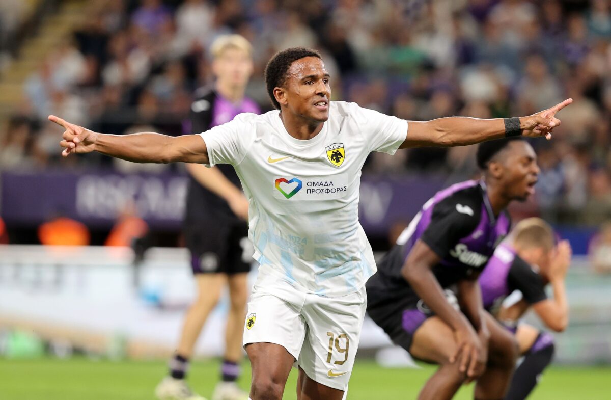 Ελίασον: «Πάντα σε μεταγραφική περίοδο υπάρχουν συζητήσεις, αλλά έχω συμφωνία με την ΑΕΚ και νιώθω καλά»