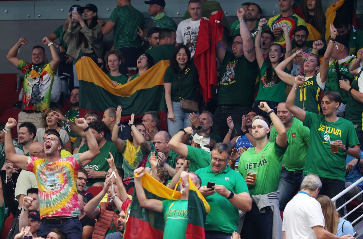 Γεμάτη Λιθουανούς η Riga Arena, έντονες αποδοκιμασίες στην παρουσίαση της Ελλάδας